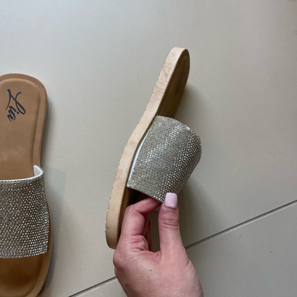 Sandals - Picture 5 of 8